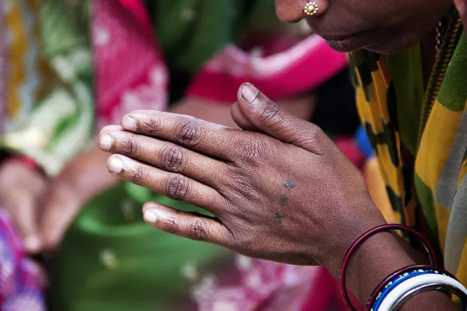Indian woman praying Credit Amanda Winter Shutterstock CNA