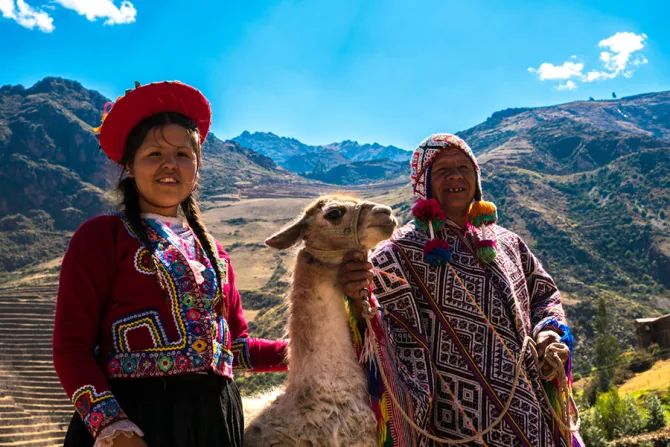 Indigenous peruvians Credit Filipe Frazao Shutterstock CNA