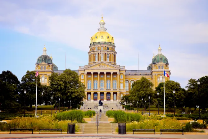 Iowa State Capitol building in Des Moines Credit Henryk Sadura  Shutterstock