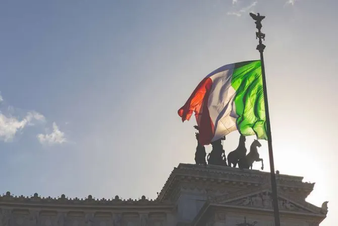 Italian flag Credit Curioso Shutterstock