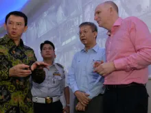 Jakarta Governor Basuki Tjahaja "Ahok" Purnama (L) meets with the Australian ambassador to Indonesia, March 3, 2016. 