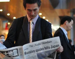 A man reads the Asahi Shimbun breaking news edition. ?w=200&h=150
