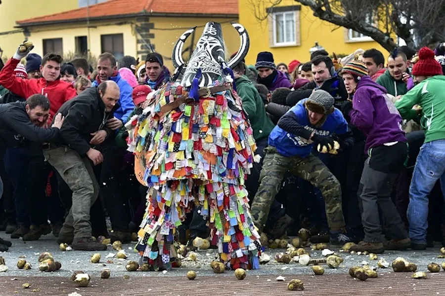 People throw turnips at a man representing the Jarramplas, in Piornal on January 19, 2017 during the annual San Sebastian festivities.  ?w=200&h=150