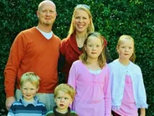 Jason and Anne Ponton with their twin daughters, age 11 and their sons, ages 6 and 4. Photo courtesy of Jason and Anne Ponton.