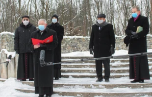 Bishop Romuald Kaminski reads Psalm 130 at Bródno Jewish Cemetery in Warsaw, Poland, Jan. 17, 2021. Credit: Jakub Truszynski.