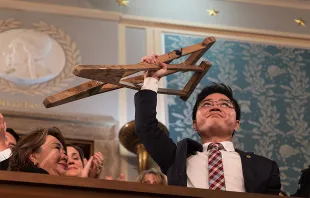 Ji Seong-ho holds his crutches at the 2018 State of the Union address. Public Domain.  
