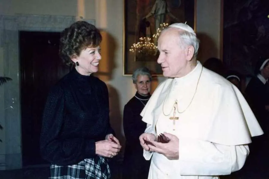 Joan Lewis meets St. John Paul II Dec 10, 1985. Photo courtesy of Joan Lewis?w=200&h=150