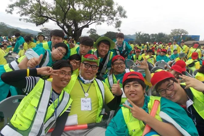Korean youth pose during the closing mass for the 6th Asian Youth Day with Pope Francis on Aug 17 2014 Credit Walter Sanchez CNA