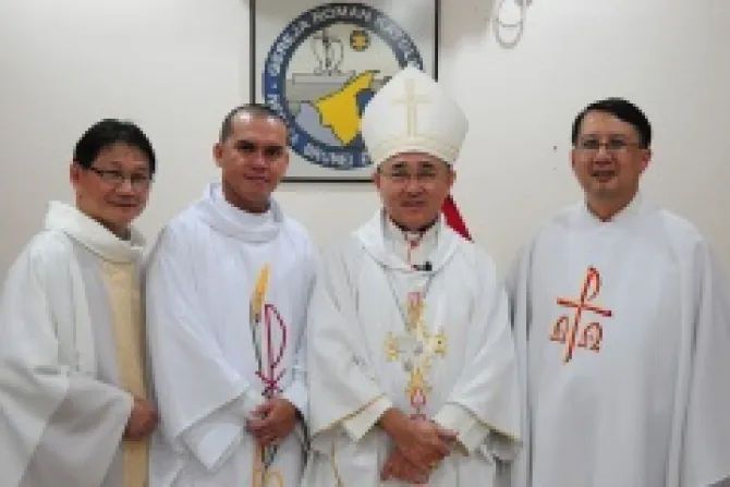 L R Fr Paul Shie Fr Arin Sugit Bishop Cornelius Sim and Fr Robert Leong Credit Apostolic Vicariate of Brunei Darussalam CNA Catholic News 11 4 13