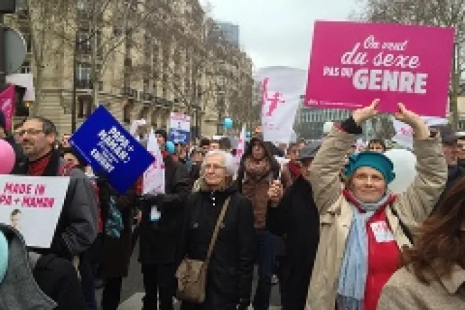 Protestors report 1 million in Paris march to defend marriage