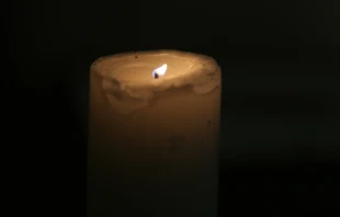 Lit candle at the memorial for Orlando at St. Patrick's Catholic Church in Rome.   Alexey Gotovskiy / CNA.
