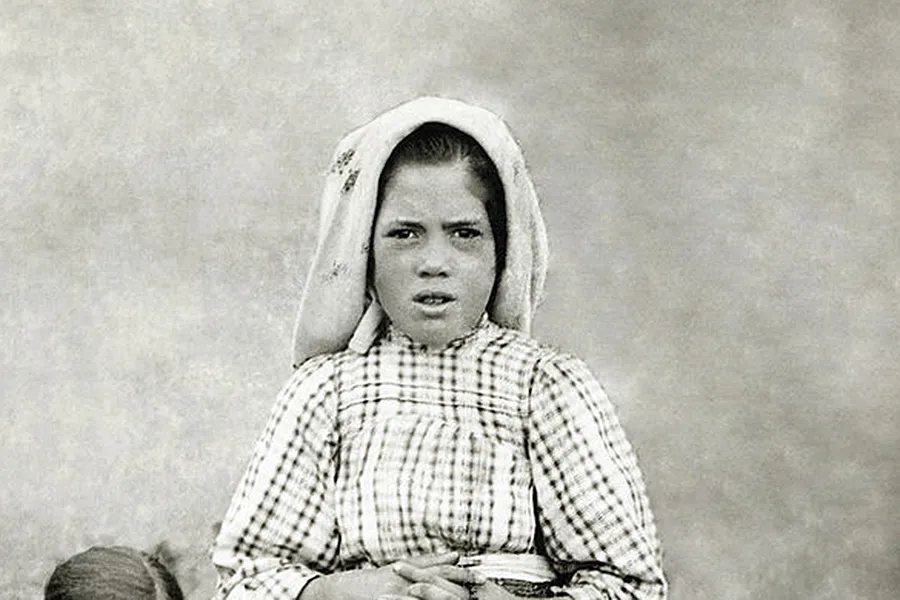 Lucia Santos. Public Domain, Wikipedia. ?w=200&h=150