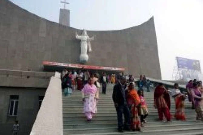 Lucknow Cathedral Sun Morn Mass