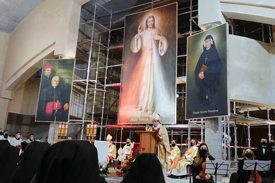 Archbishop Jan Romeo Pawłowski celebrates Mass on the 90th anniversary of the Divine Mercy apparition at the  Divine Mercy Sanctuary in Płock, Poland, Feb. 22, 2021. Photo credits: Foreign Communicati?w=200&h=150
