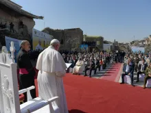 Pope Francis prays for the victims of war in Mosul, Iraq, March 7, 2021. Photo credits: Vatican Media.
