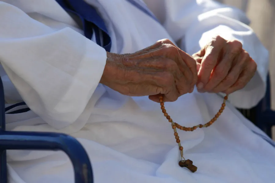 Missionary of Charity sister prays the rosary. ?w=200&h=150