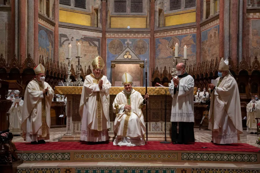 Franciscan friar Mauro Gambetti is consecrated a bishop in the Basilica of St. Francis of Assisi Nov. 22, 2020. ?w=200&h=150