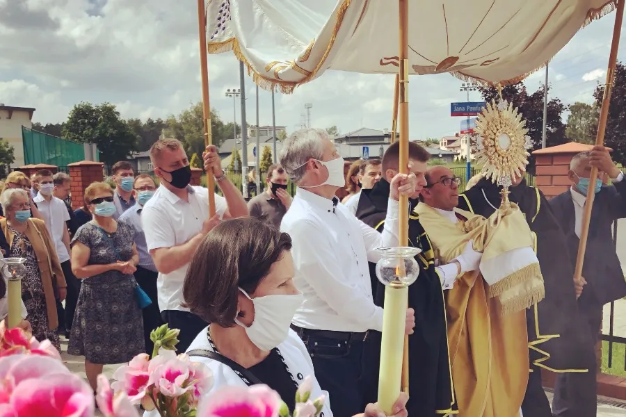 A Corpus Christi procession in the Stara Miłosna quarter of Warsaw, June 11, 2020. All photos: Fr. Mariusz Wedziuk.?w=200&h=150