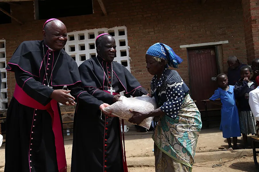 Archbishop Thomas Msusa of Blantyre and Bishop Martin Mtumbuka of Karonga distribute food to flood victims in Malawi's Thyolo district, March 10, 2015. ?w=200&h=150