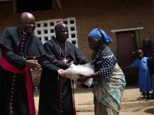 Archbishop Thomas Msusa of Blantyre and Bishop Martin Mtumbuka of Karonga distribute food to flood victims in Malawi's Thyolo district, March 10, 2015. 