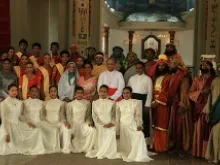 Marian musical drama troupe with Cardinal Ranjith and Fr. Fernando. 