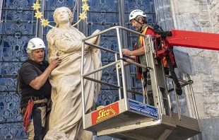 The Marian column is restored in Prague’s Old Town Square June 4, 2020.   Petr Šálek (CC BY-SA 4.0)
