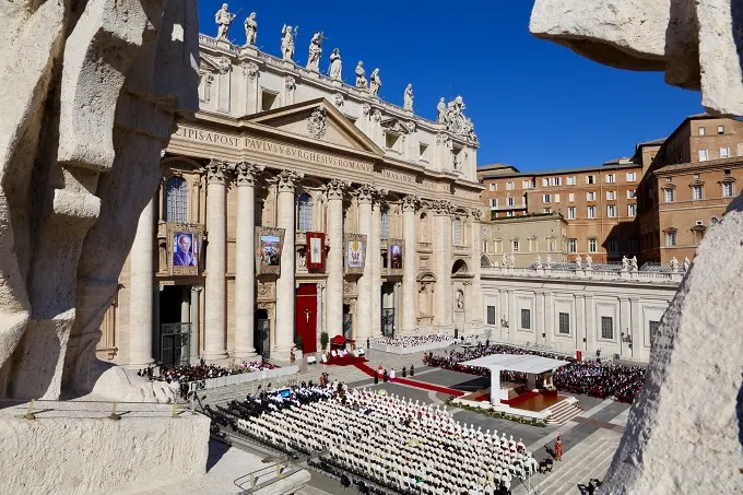 Mass in St. Peter's Square for the canonization of 35 saints Oct. 15, 2017. Credit: Daniel Ibanez/CNA.