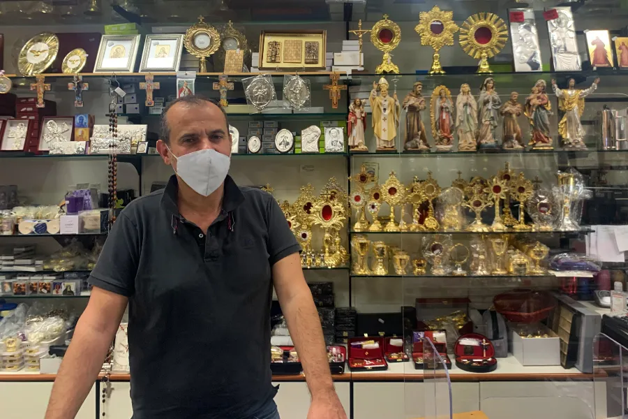Catholic gift shops near Vatican struggle to reopen after ...