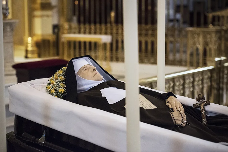 Mother Angelica's body at Our Lady of the Angels Chapel shortly before her Memorial Mass, March 30, 2016. ?w=200&h=150