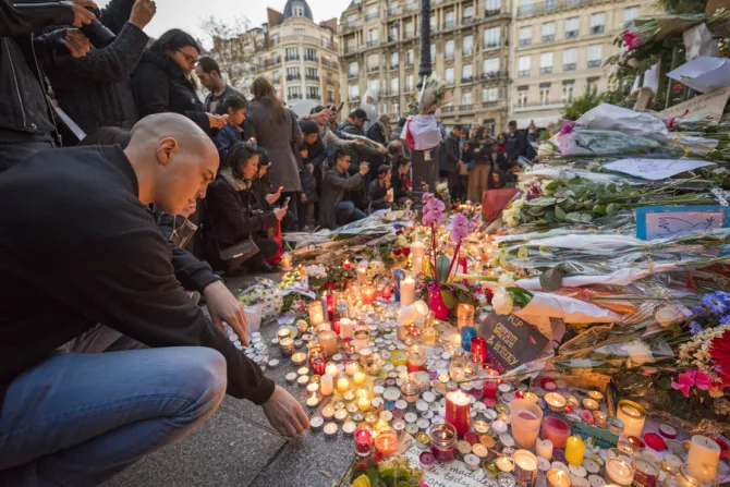 Memorial for Paris attacks at Bataclan Theater Paris Credit Frederic Legrand   COMEO via wwwshutterstockcom CNA 11 17 15