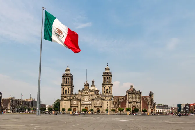 Mexico City cathedral Credit Diego Grandi Shutterstock CNA