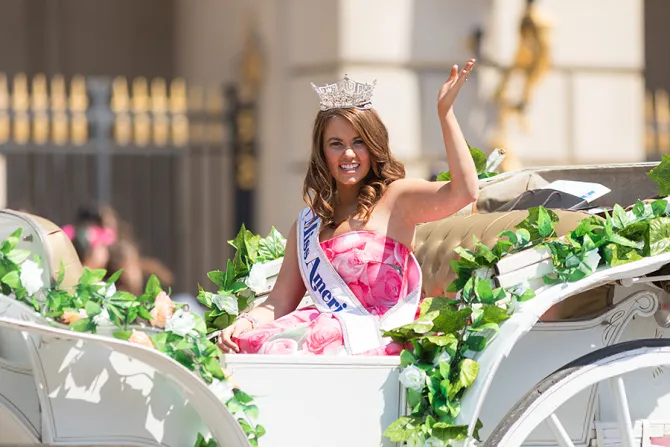 Miss America on a white carriage with flowers going down the road in the 2018 National Cherry Blossom Parade Credit Roberto Galan Shutterstock CNA