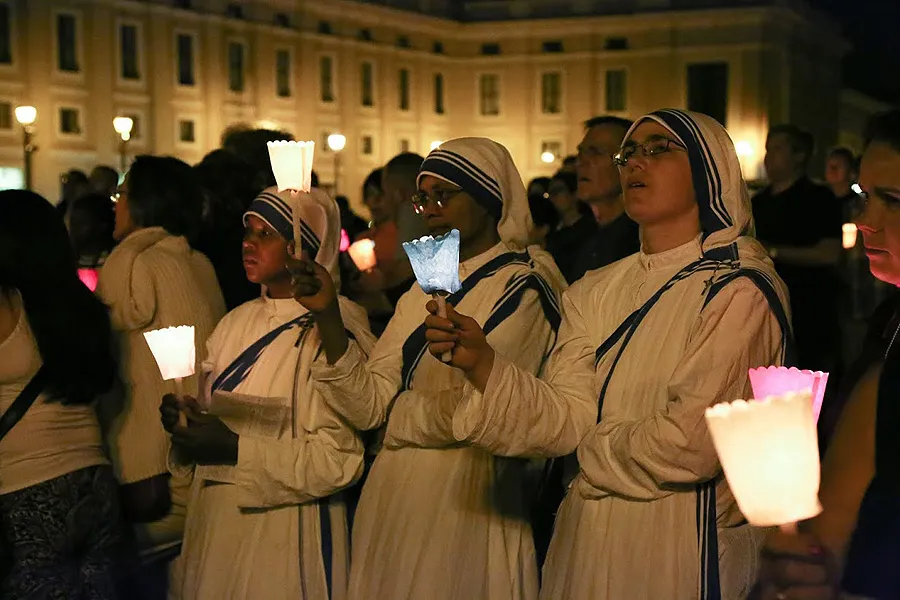 Missionaries of Charity participate in prayer vigil at St. Peter's Square, June 19, 2015. ?w=200&h=150