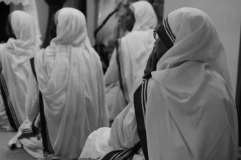 Missionaries Of Charity Copyright Blue And White Sari In the year 1950, she received permission from the vatican to set up her thus was born the society or charitable institution, which later came to be known as the missionaries of charity.