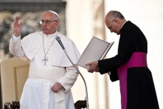 Mons Alfred Xuereb R assists Pope Francis during a general audience in St Peters Square April 17 2013 Credit Mazur catholicnewsorguk CC BY NC SA 20 CNA 3 4 14