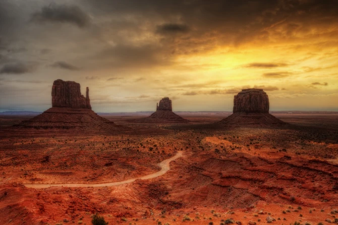 Monument Valley CreditLukas Bischoff Photograph  Shutterstock  