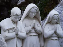 Monument of the Guardian Angel of Portugal apparition to the three little shepherd children of Fatima. 