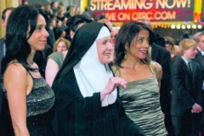 Mother Dolores Hart at the 2012 Acadamy Awards with Director Rebecca Cammissa L and Producer Julie Anderson of the film God is Bigger Than Elvis Credit Abbey of Regina Laudis CNA