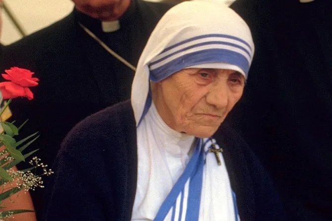 Mother Teresa of Calcutta circa 1986 at a public pro life meeting in Bonn Germany Credit Turelio via Wikimedia Commons CNA 5 19 15