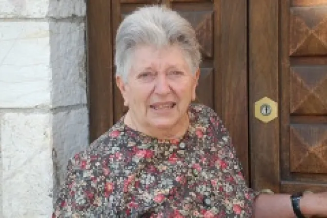 Mrs Graziella Viterbi on the door of the house where she lodged with her family in Borgo Aretino within the walls of Assisi Credit Terrasantanet CNA 10 4 13
