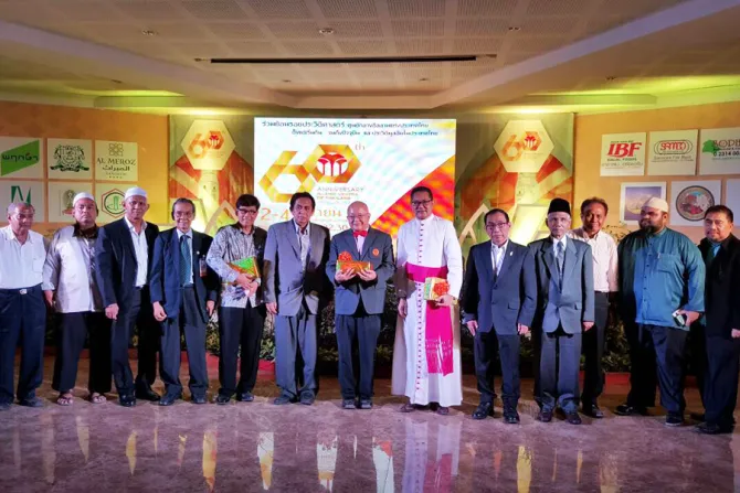 Msgr Andrew Vissanu Thanya Anan 1 at the Interrelgious dialogue symposium hosted by the Islamic Center of Thailand Apr 2 2016 Credit CBCT CNA 4 11 16