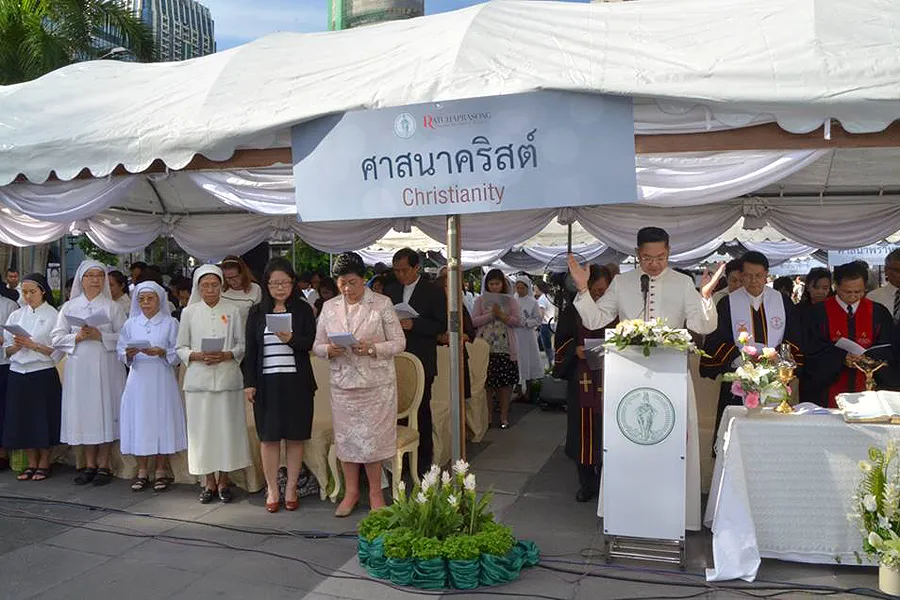 Msgr. Vissanu leads an interreligious prayer service in Bangkok for the victims of the Erawan shrine bombing, Aug. 21, 2015. ?w=200&h=150