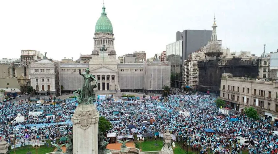 A prolife demonstration before the Argentine Congress, Nov. 28, 2020. ?w=200&h=150
