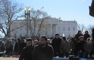 Muslims pray outside the White House for the Chapel Hill shooting victims, Feb. 13, 2015.   Matt Hadro/CNA.
