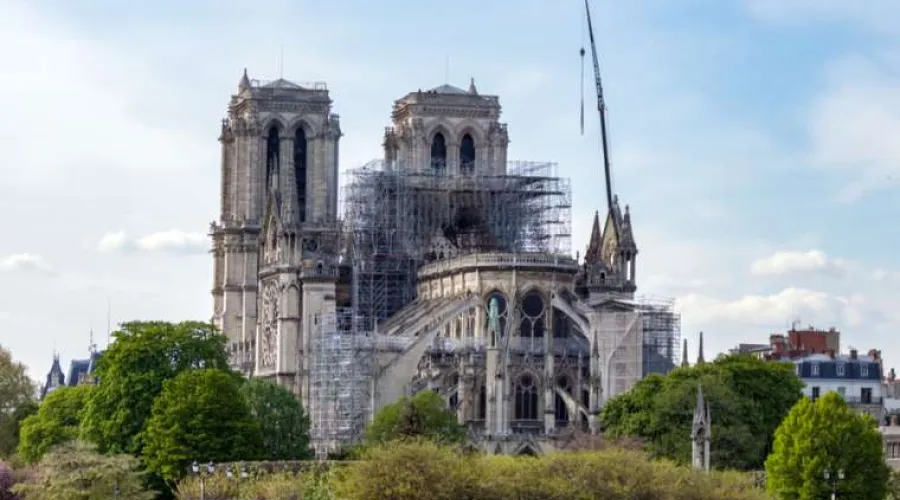 Rebuilding a Cathedral: The Media, American Money, and French