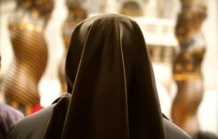 Nun at the prayer vigil for consecrated life in St. Peter's Basilica, Jan. 28, 2016.   Alexey Gotovskiy/CNA