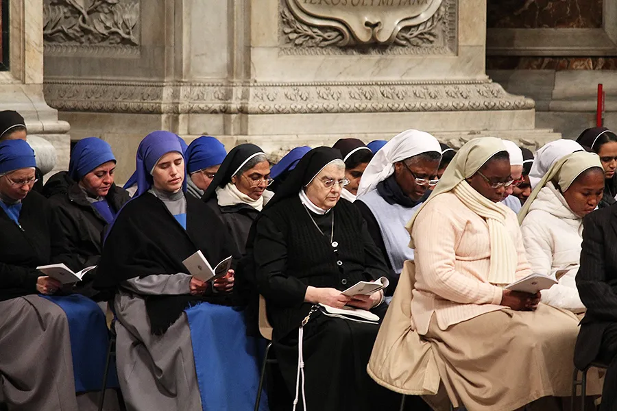 Relgious sisters pray at St. Peter's Basilica. ?w=200&h=150