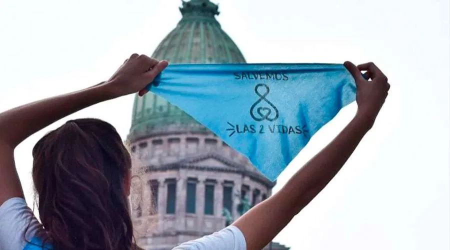 Pro-life demonstrator in Argentina | Photo: @connox.ph - Unidad Provida?w=200&h=150