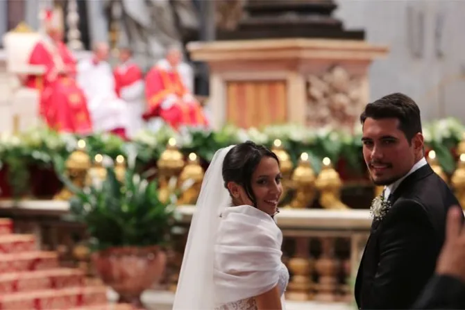 One of the 20 couples who were married by Pope Francis on Sept 14 2014 pose for a picture during the ceremony Credit Lauren Cater CNA