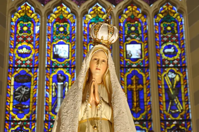Our Lady of Fatima. Credit: Our Lady of Fatima International Pilgrim Statue via Flickr (CC BY-SA 2.0).